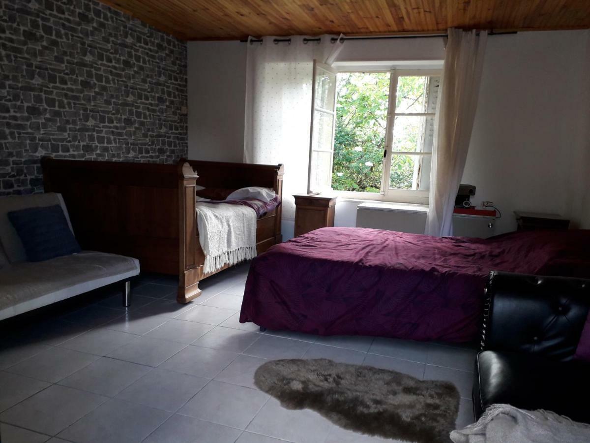 Maison Plain Pied, 2 Chambres, Longere Typique , Fraiche, Dans Bourg Avec Tous Commerces Luçay-le-Mâle Exterior foto